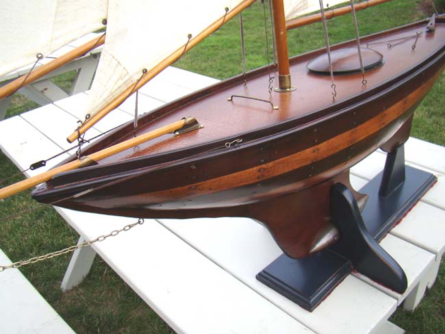 A large NANTUCKET sloop pond boat — image 3